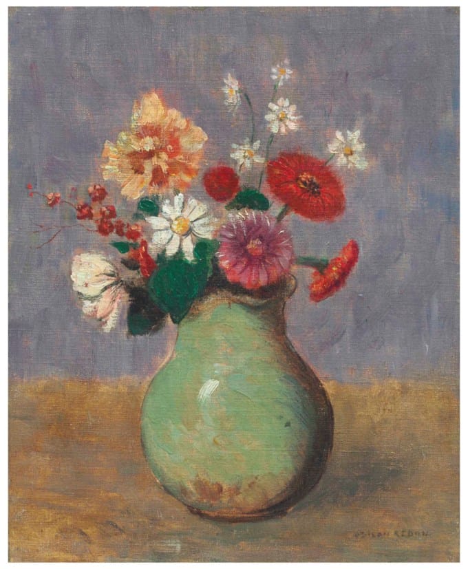 Fleurs dans un vase vert